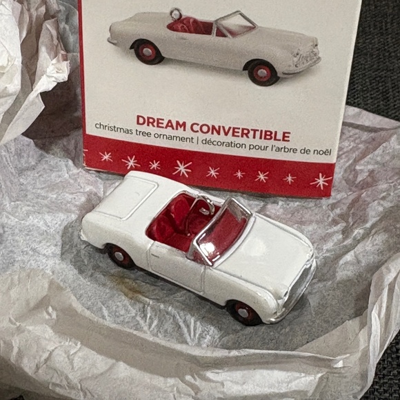 2016 Hallmark Keepsake Miniature Dream Convertible NOS - Picture 2 of 3